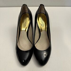 Michael Michael Kors Black Patent Leather Round Toe Heels Size 7.0